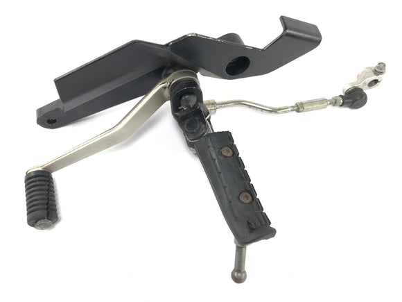 Triumph Daytona 900 T300 [1993] - ARSENTO DE PEDE APOSTO NA ESQUERDA COM ALUMA DE ALVANÇA DE CAPA DE CAPA RUMANDA PEDADO DE ALVANÇA