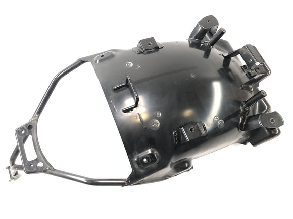 Suzuki VZ 1500 WVCU [2011] - spatbord binnenbekleding achterspatbord