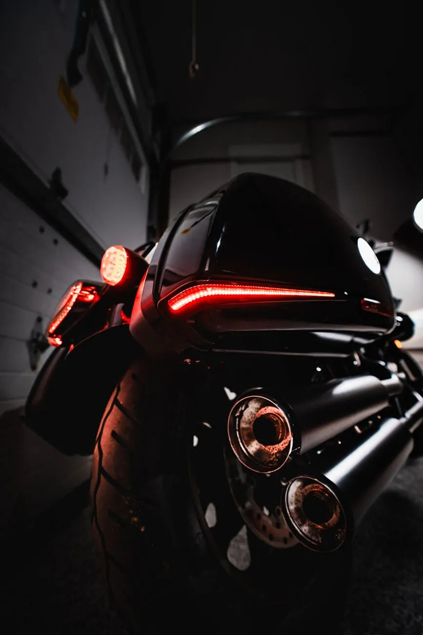harley davidson fxlrst [CUSTOM DYNAMICS] – LED sadeltaskelys