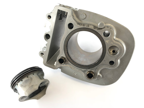 Yamaha XVS 650 Drag Star 4vr [1997] - Cylinder z tłokami za sobą