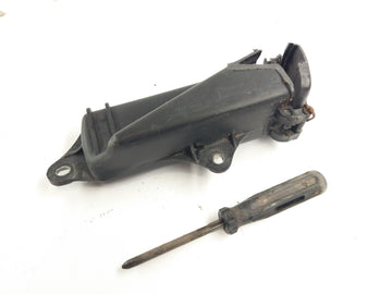 Honda XR 125 L JD19 [2005] - Caja de herramientas con destornillador