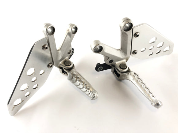 Aprilia RSV 1000 RR Factory [2009] - Водительские ножки с держателем справа и левой сет