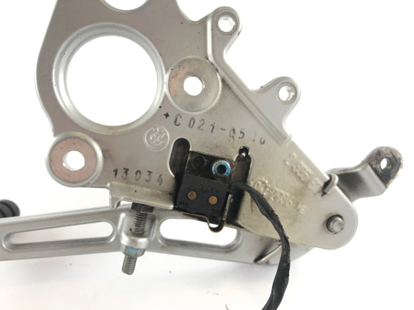 BMW R 1150 R R21 [2002] - Kuljettajan jalkatuki oikealla jarruvivulla