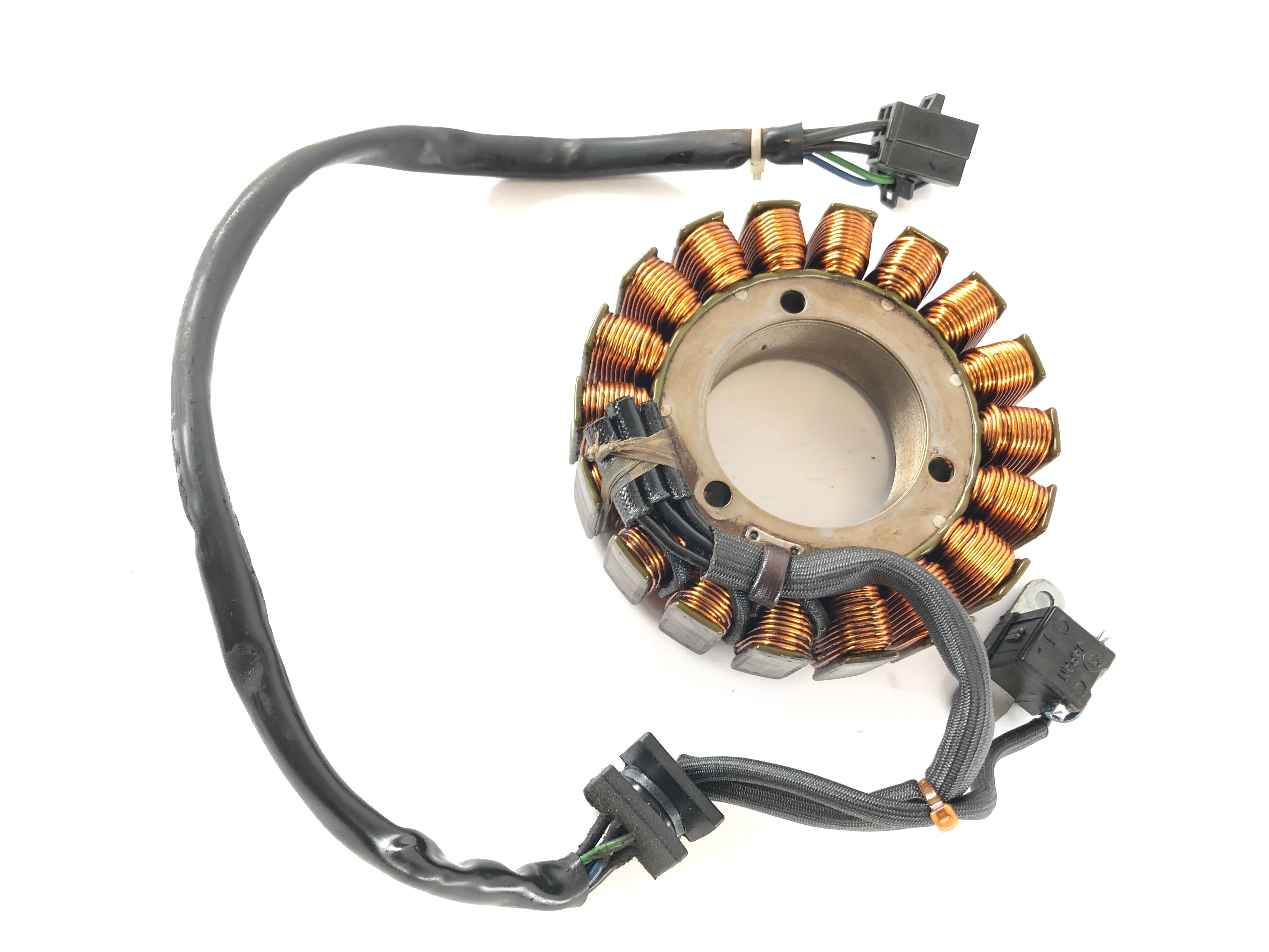 Suzuki DL 1000 V-Strom [2006] - Stator Alternator