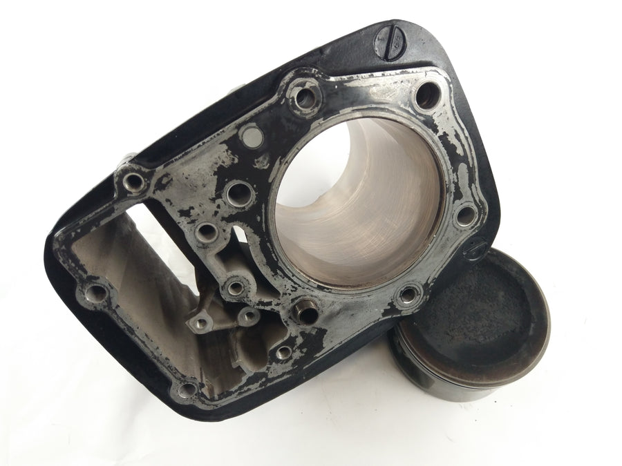 铃木入侵者1500 VL [2000]  - 带活塞的圆柱体