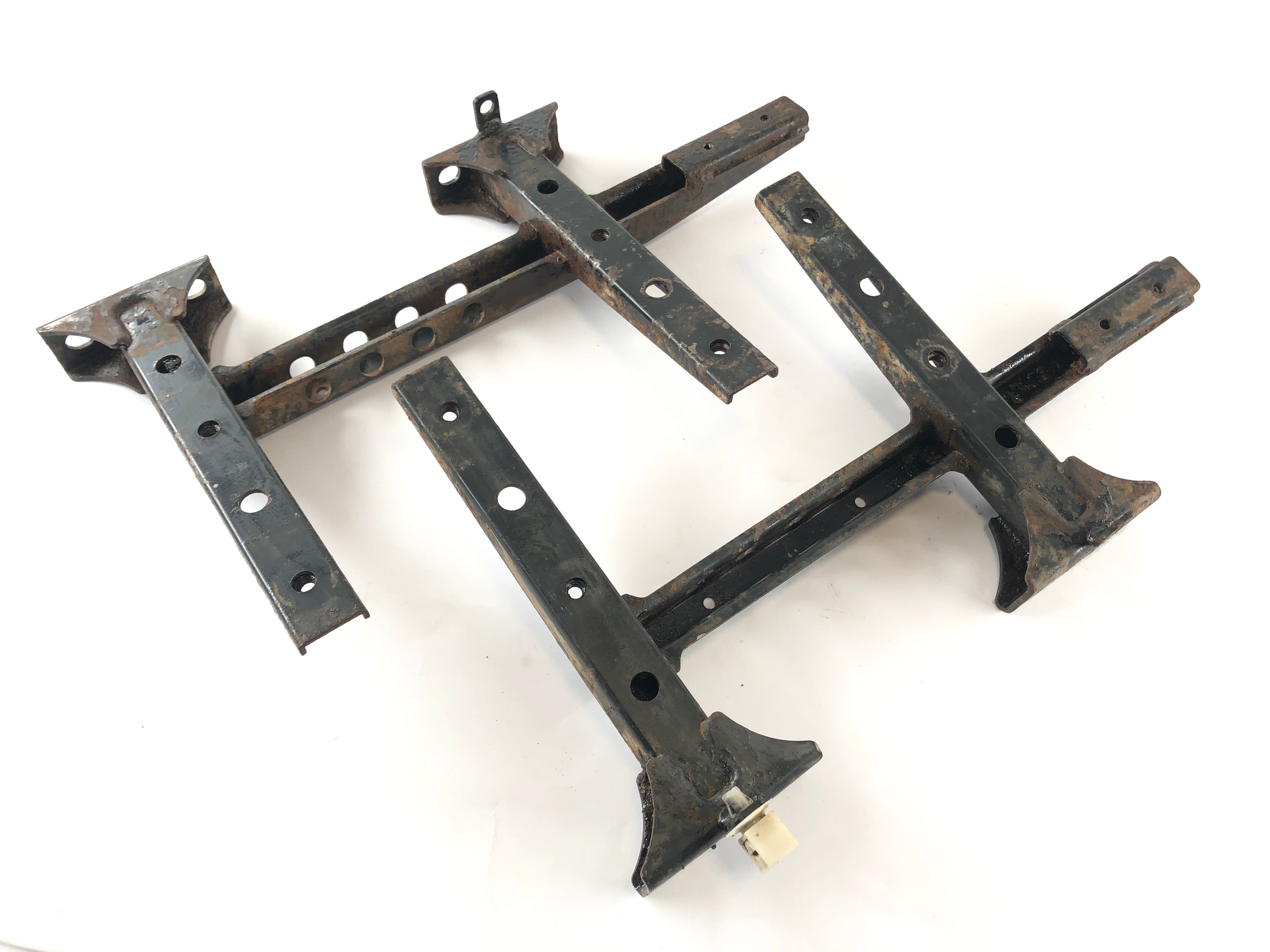 Yamaha Grizzly 660 AM03W [2003] - Footboard brackets left and right