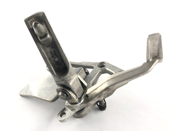 Kawasaki ZXR 400 ZX400L [1993] - Kuljettajan jalkaosa oikealla jarrupolkimella