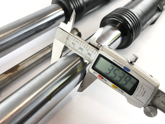 Honda CB 900 F SC01 [1981] - Fourche Fourche télescopique avec axe