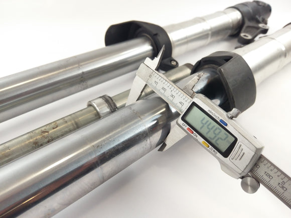 Triumph Daytona 955i T595 [1998] - fork Telegabel - Simmer rings leaks