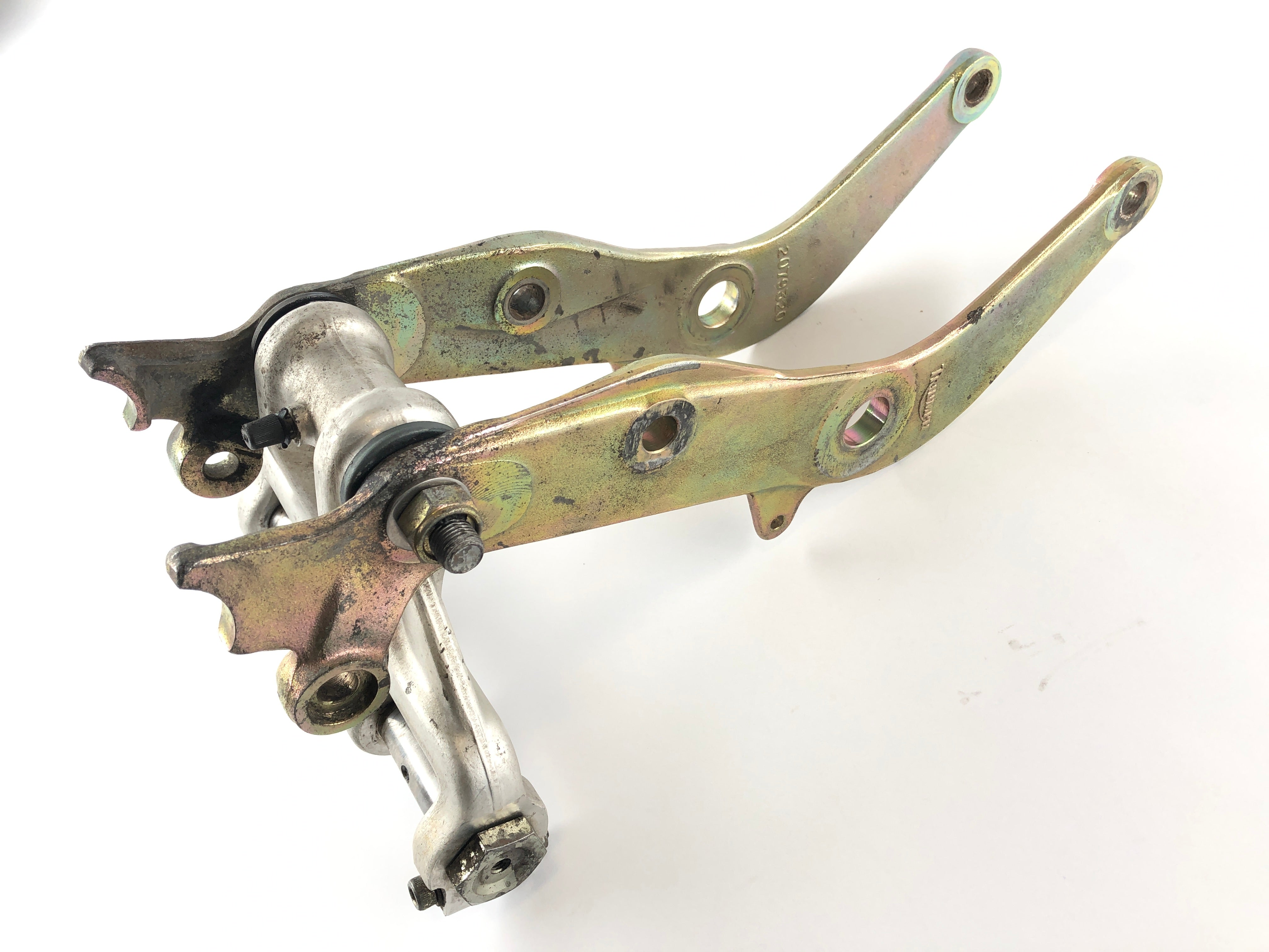 Triumph Daytona 1200 T300D [1995] - Mounting spring strut linkage