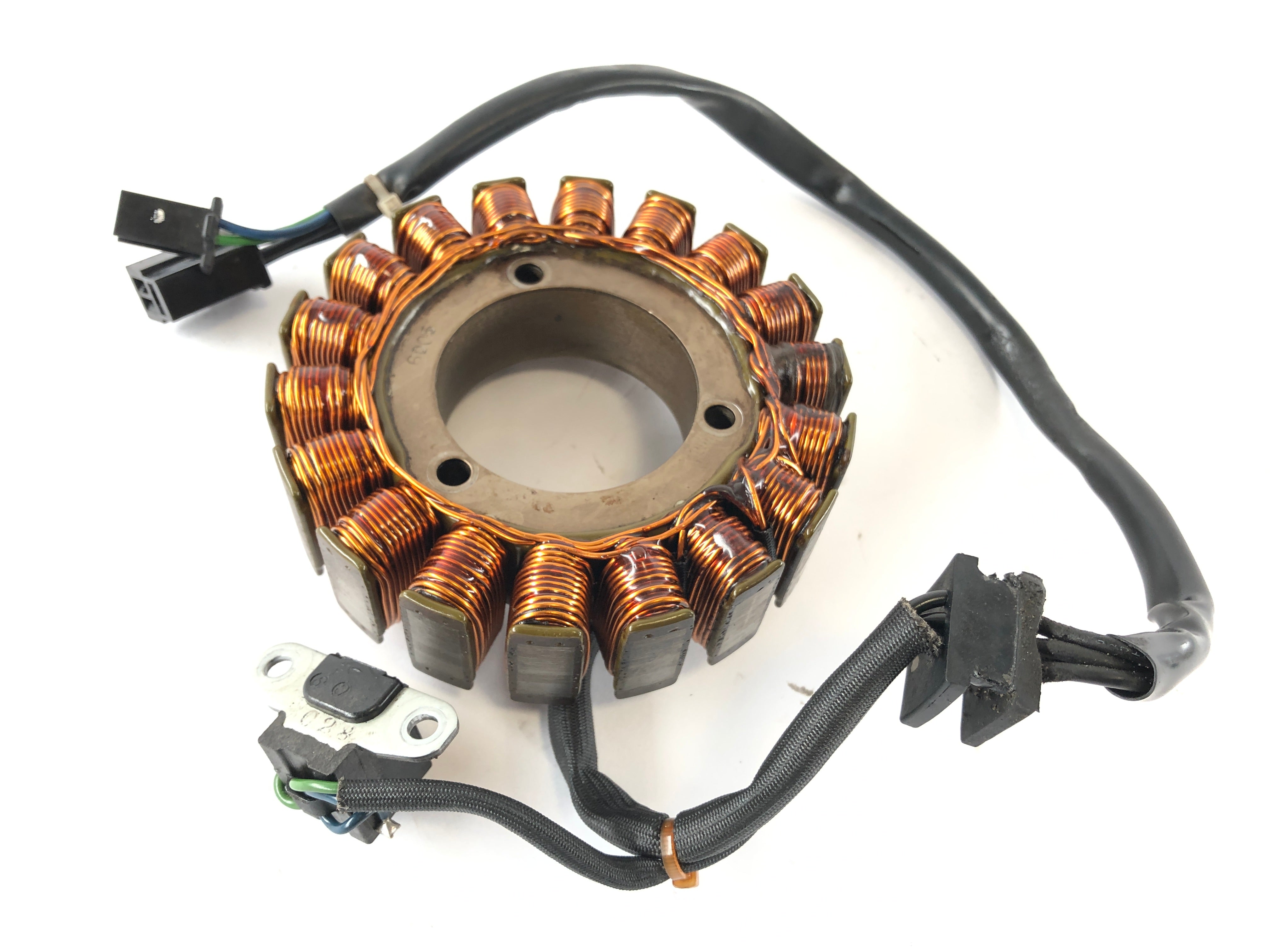 Suzuki DL 1000 V-Strom [2006] - Stator Alternator