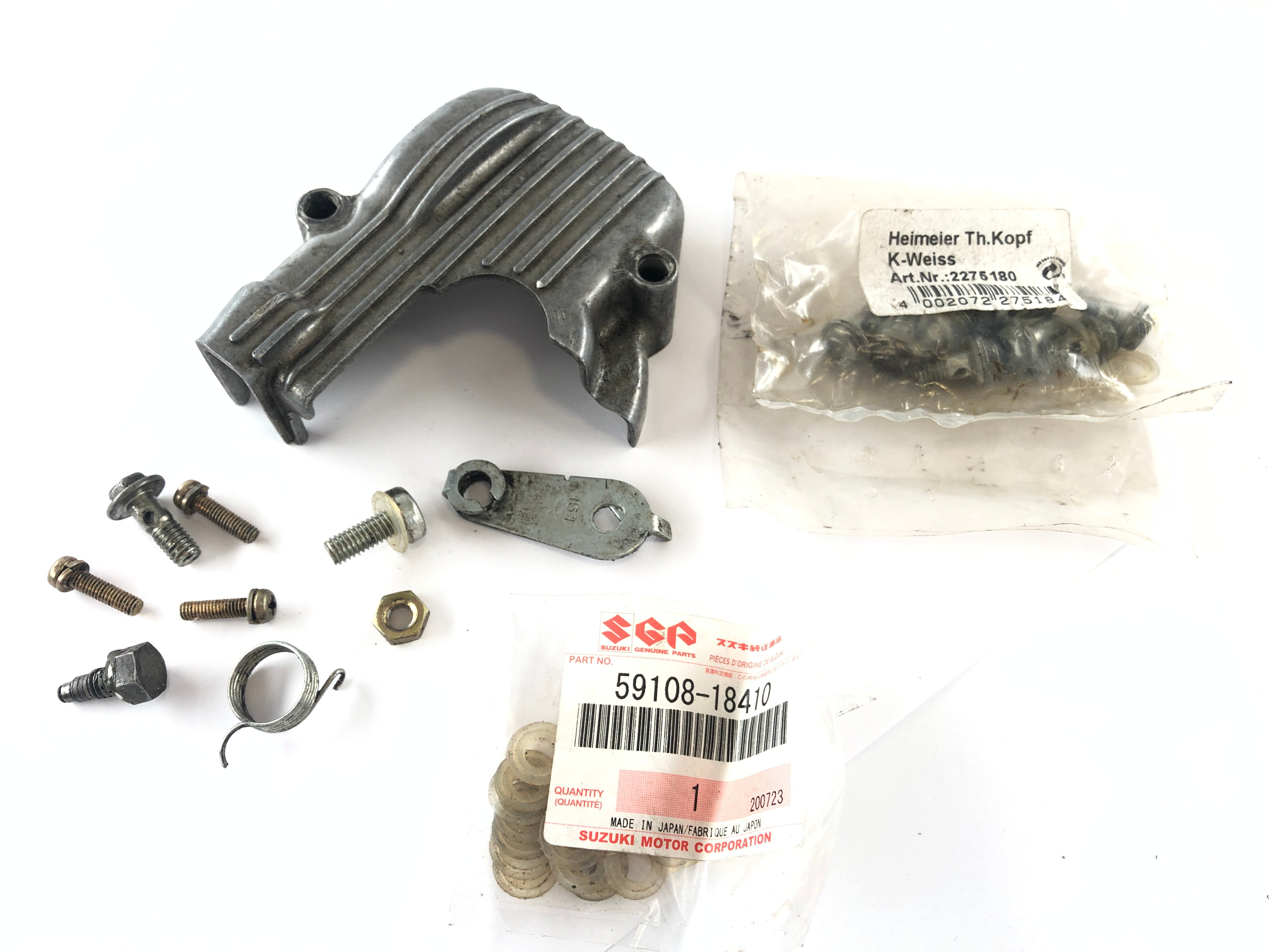 Suzuki T 500 [GT 500] - Engine cover with parts bundle