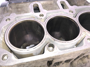 BMW K 1200 LT [2002] - Moottorin kotelo männillä - 0