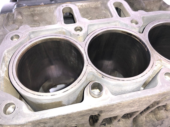 BMW K 1200 LT [2002] - Moottorin kotelo männillä