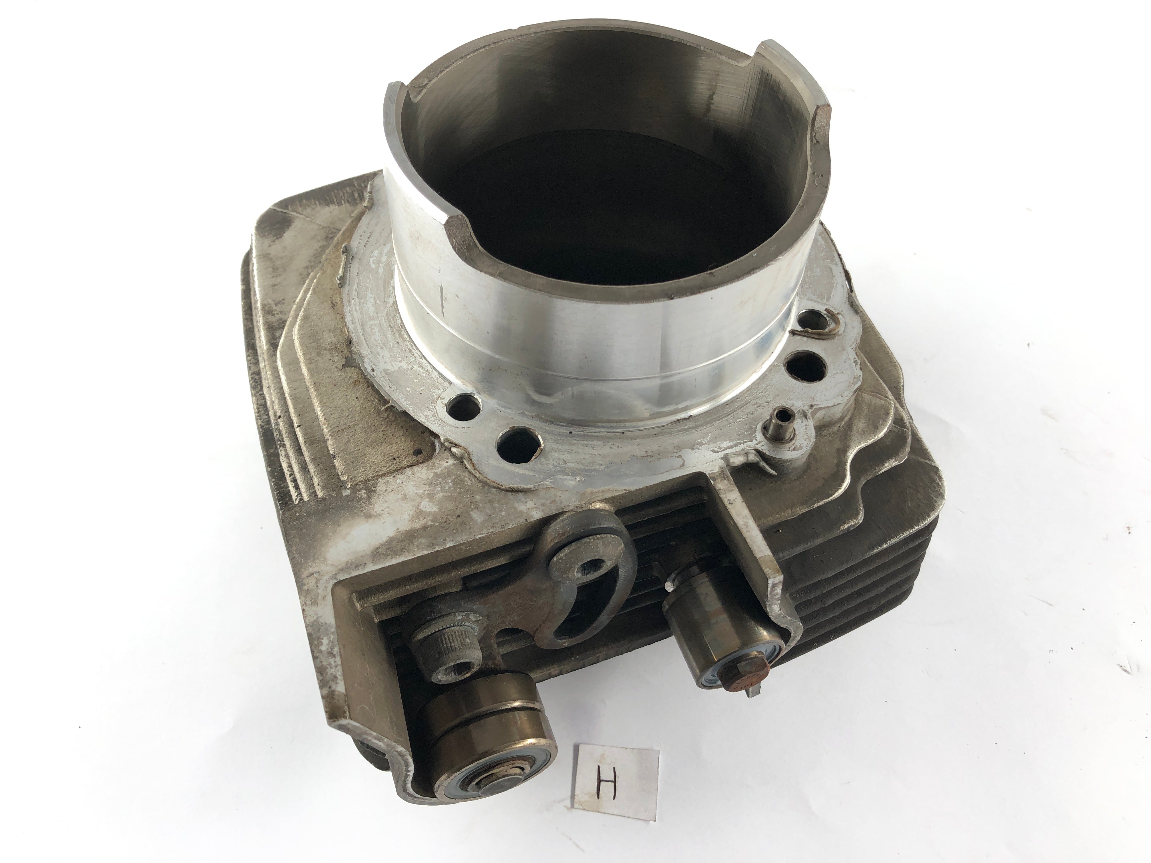 Ducati Multistrada 1000 DS [2004] - Cylinder with piston at the rear