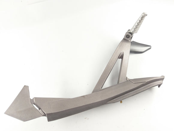 Aprilia RST 1000 Futura [2004] - Pedia's footrest right