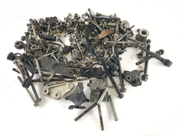 Triumph Tiger 955i 709EN [2001] - Lot de vis et pièces restantes