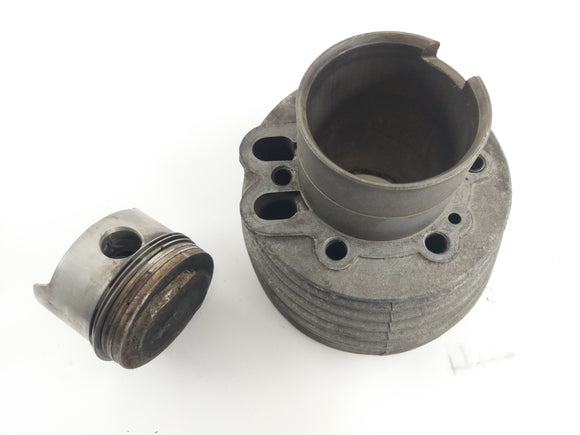 Moto Guzzi V7 Special [1970] - Cilinder met zuigers