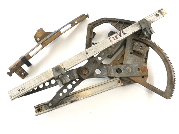 BMW M 535i E28 [1986] - Vinduesløftermekanik foran med motor