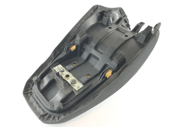 Suzuki V -storm 1000 [2002] - sedadlo