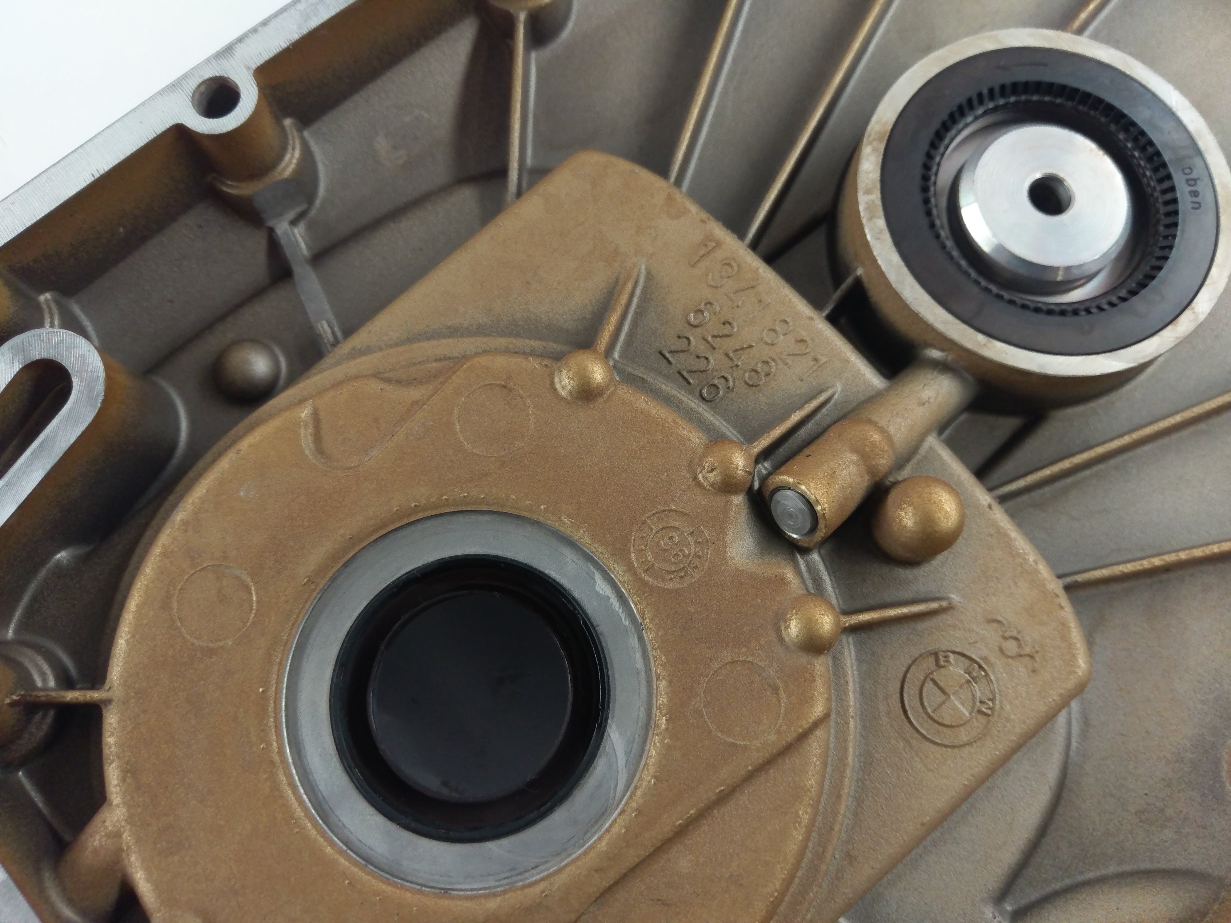 BMW R 1100 GS [1994] - Front cover inside engine cover