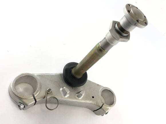 Triumph Daytona 955i T595N [2001] - Puente de la bifurcación debajo