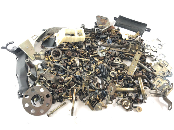 BMW M 535I E28 [1986] - Części resztkowe i śruby są pakiet