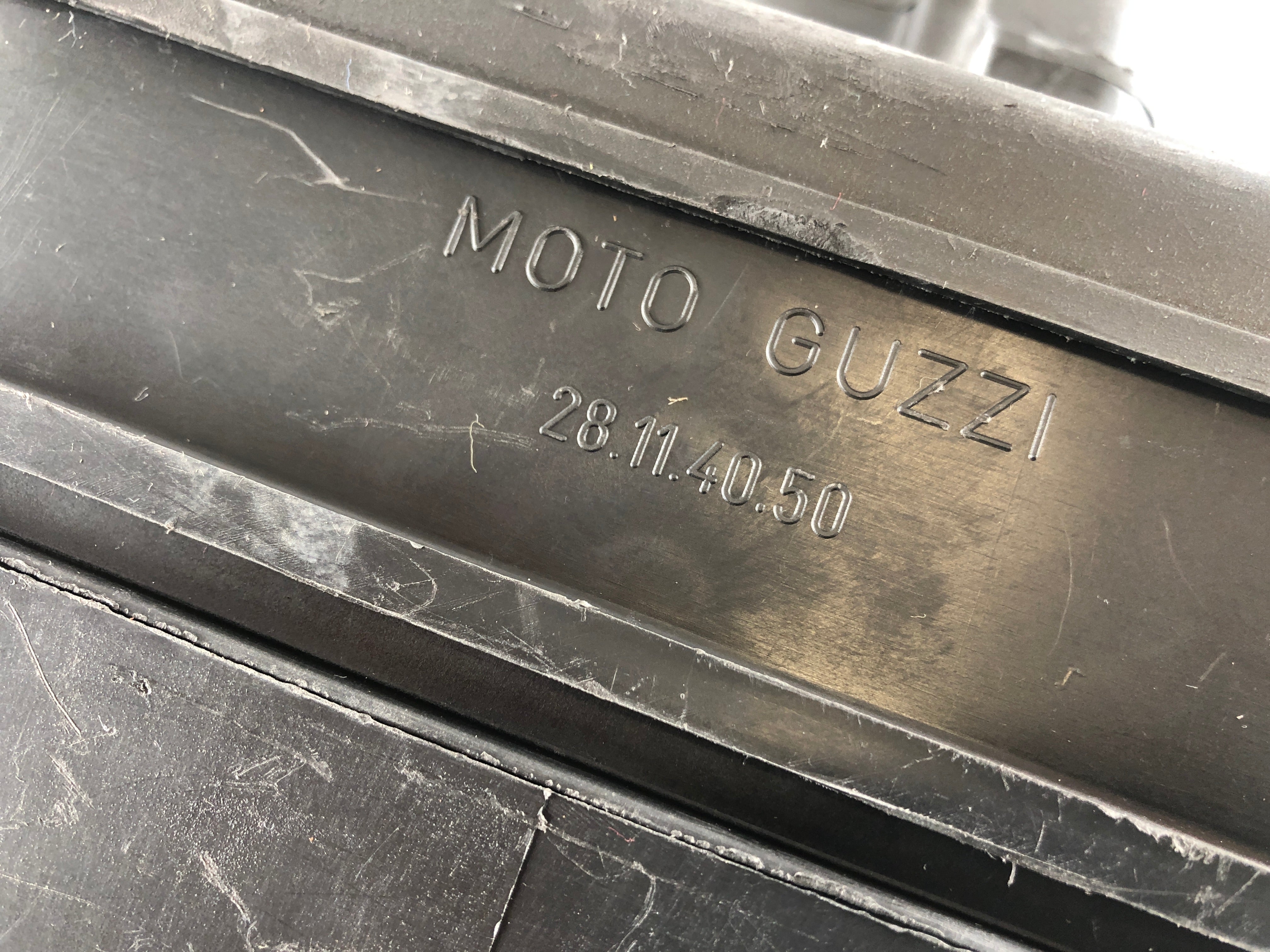 Moto Guzzi Le Mans 4 [Le Mans 3] - Airbox Air Filter Box