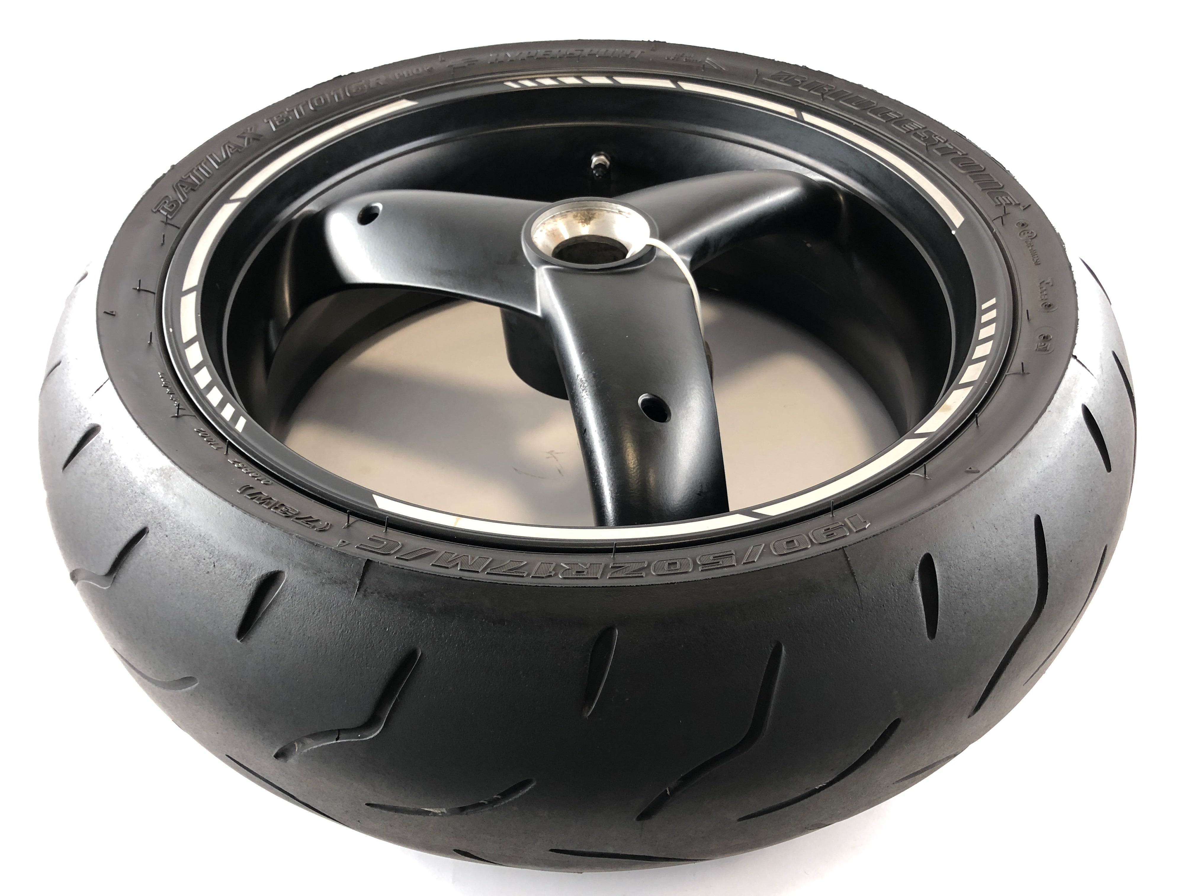 Triumph Daytona 955i T595N [2001] - Rear wheel rim with flaws