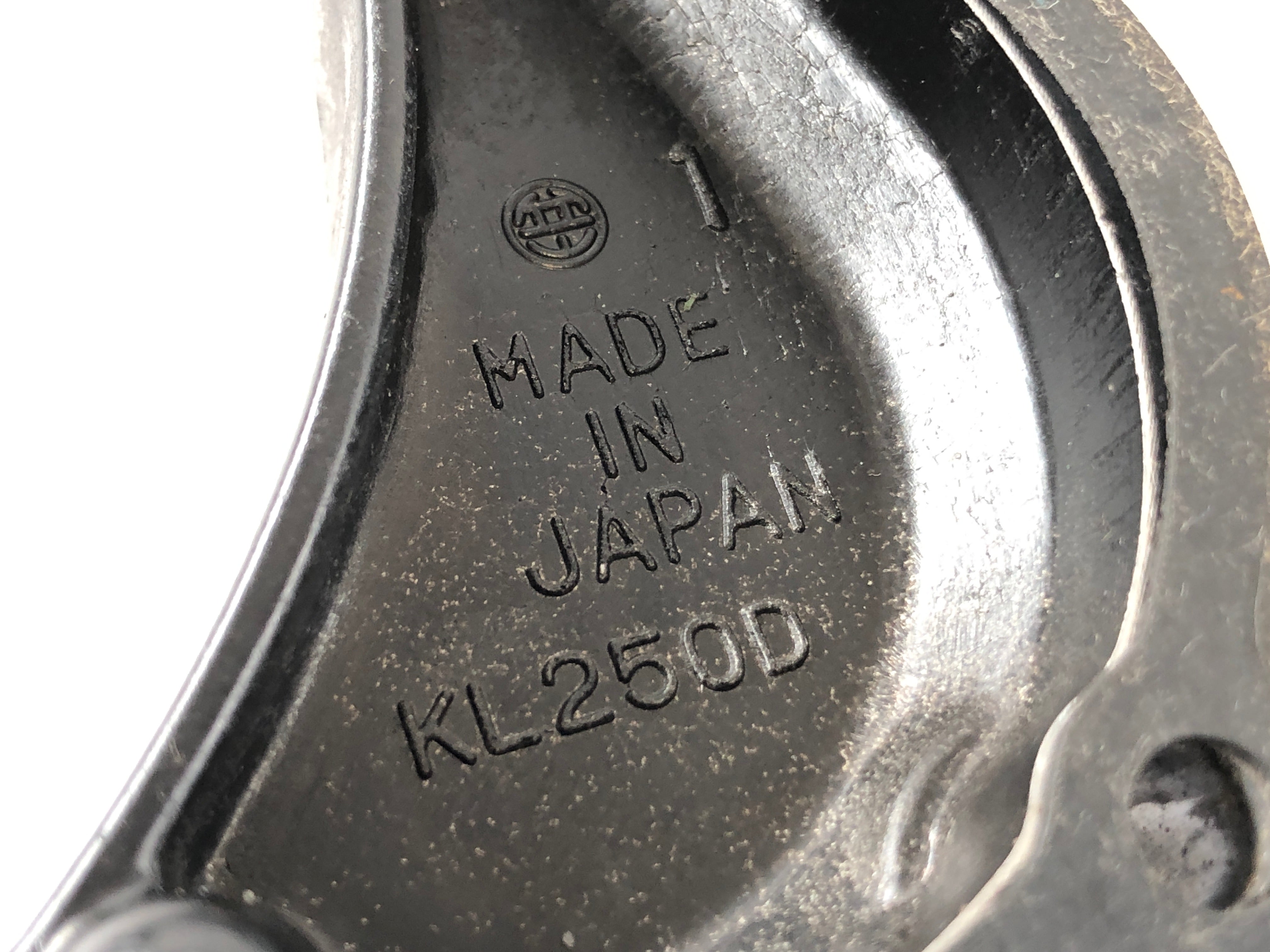 Kawasaki KLR 250 KL250D [1988] - Alternator cover inside engine cover