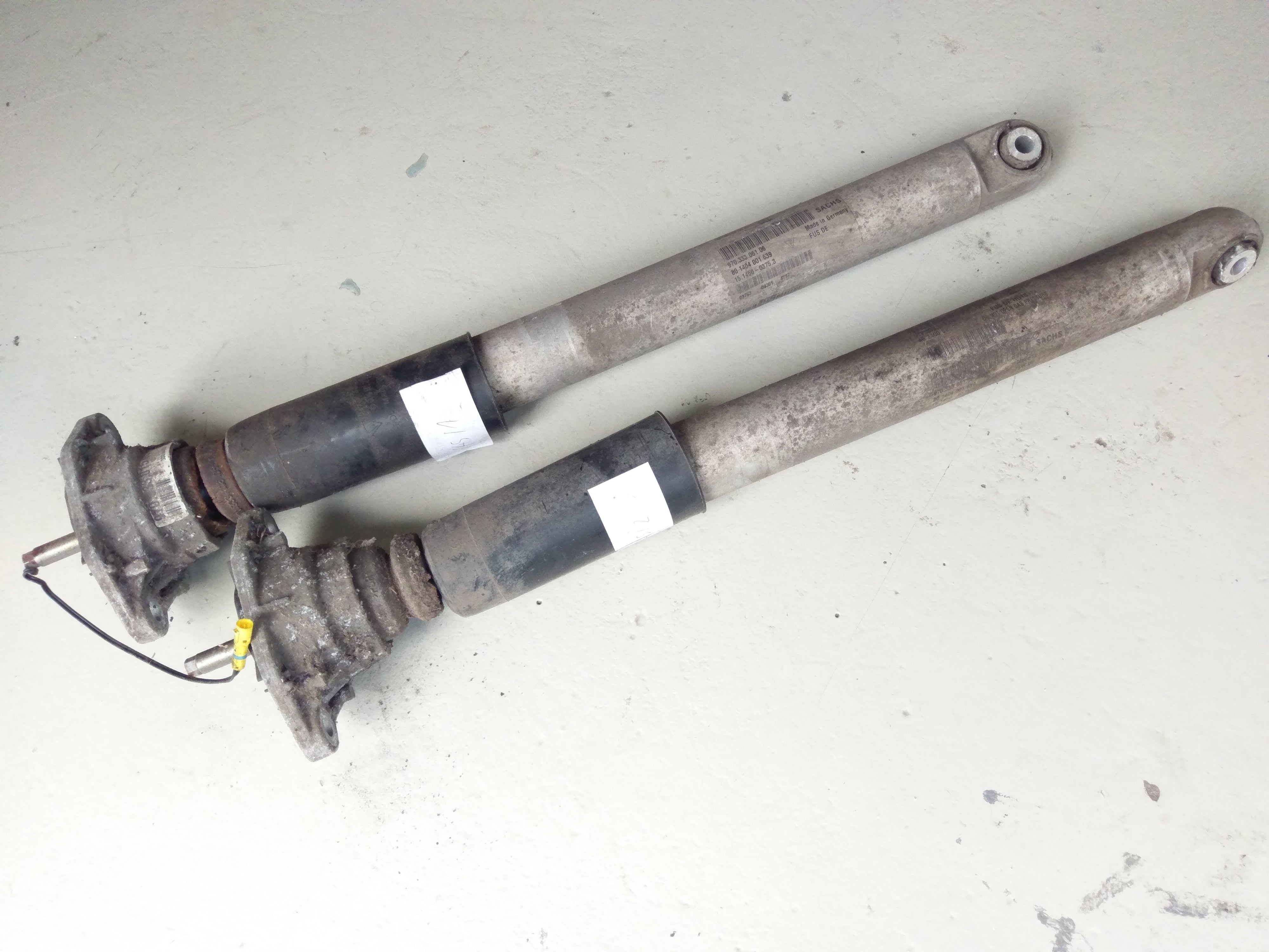 Porsche Panamera Turbo [2010] - Shock absorber air suspension rear 97033316104 and 97033306106 - 0