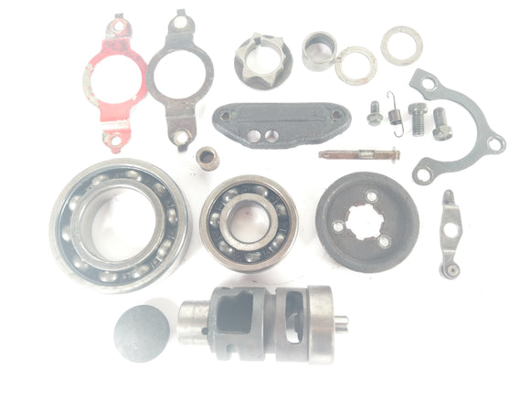 SUZUKI DR 650 SP42B - Roller zmiany z częściami przechowywania i mocowania