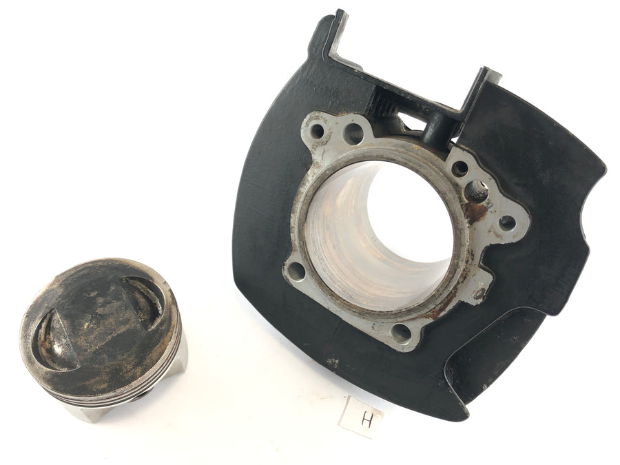 Cagiva Elefant 650 [1985] - Cylinder with piston at the rear