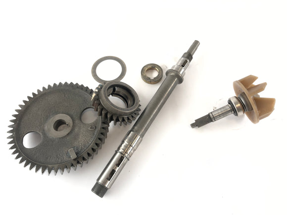 Ducati 888 Strada [1993]  - シャフトとギアが設定されたウォーターポンプドライブ