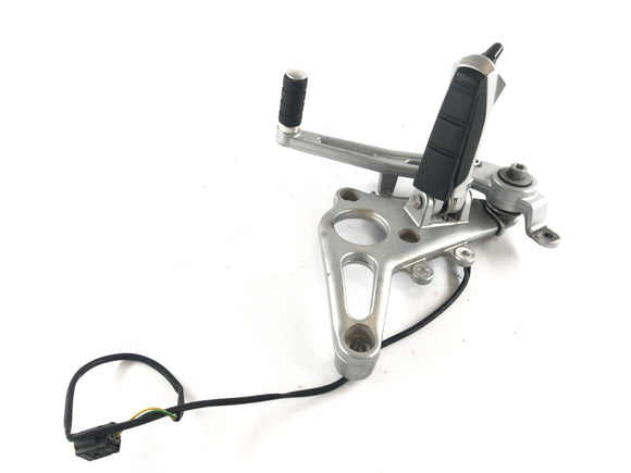 BMW R 1150 R R21 [2002] - Kuljettajan jalkatuki oikealla jarruvivulla