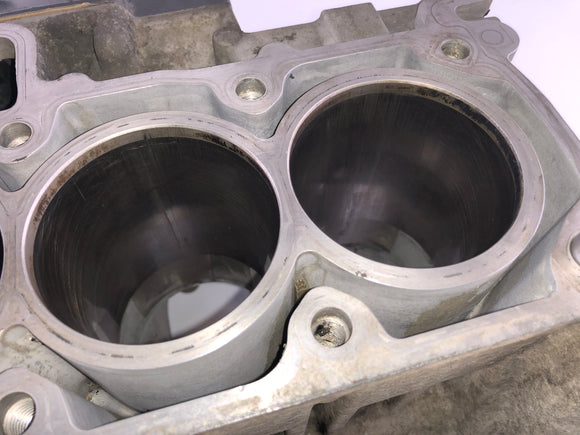 BMW K 1200 LT [2002] - Moottorin kotelo männillä