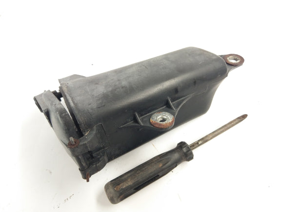 Honda XR 125 L JD19 [2005] - Boîte à outils avec tournevis