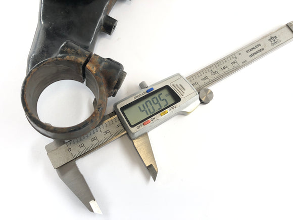 Honda VF 1000 F SC15 [1986]  - 下のフォークブリッジ