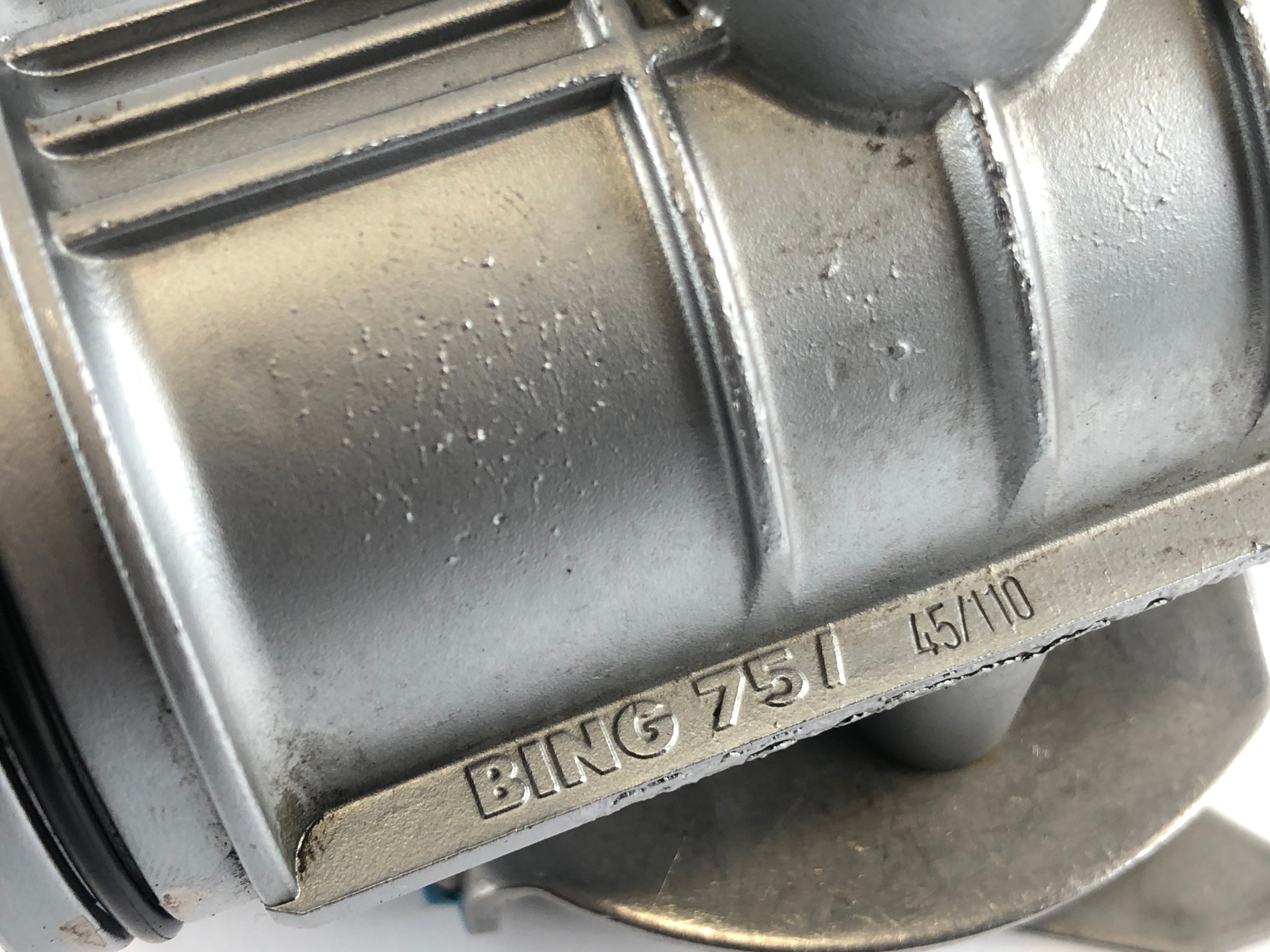 BMW R 1100 S [2001] - Throttle valves left and right