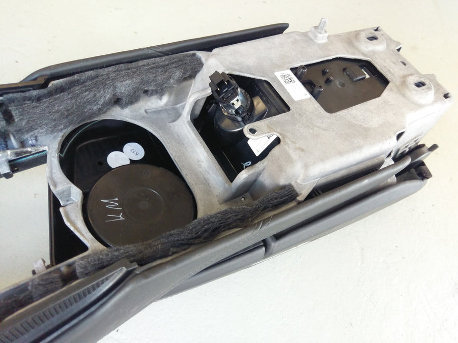 Porsche Panamera Turbo [2010] - Middenconsole voor zwart lederen armleuning vooraan