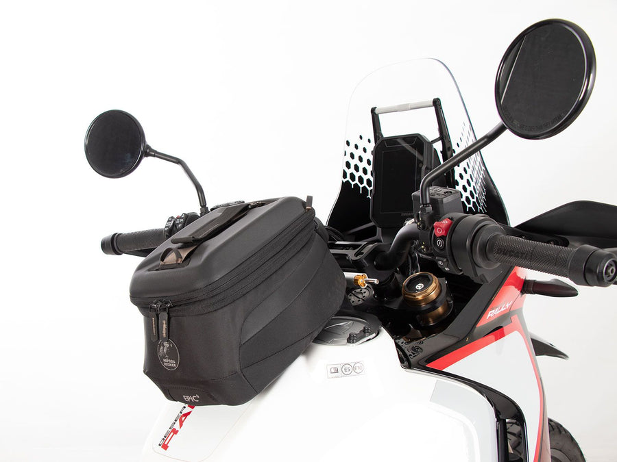 Ducati DesertX [2022-2025] - Tankring Basic inkl. Gegenstück Tankrucksack Montageansicht