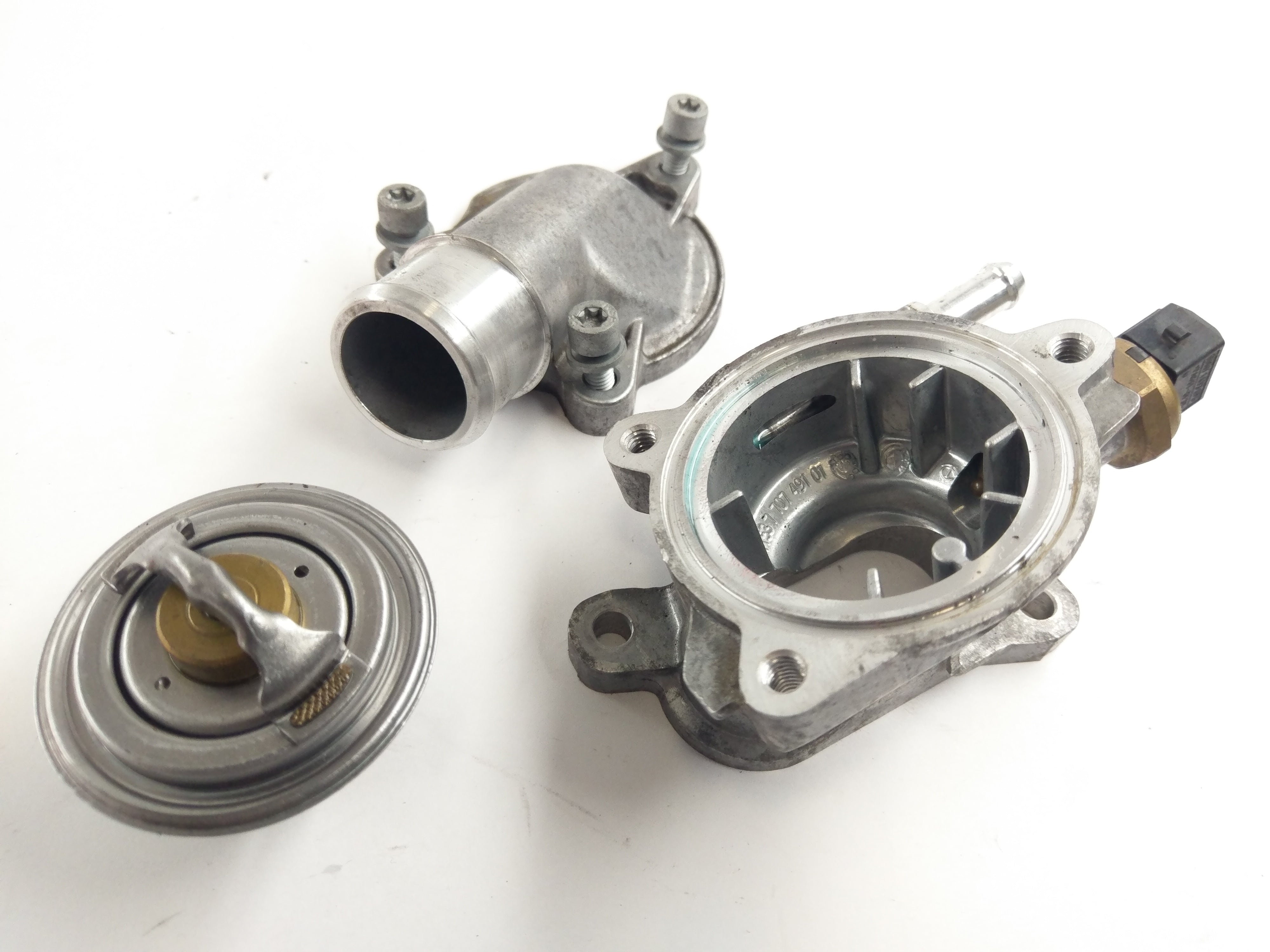 BMW S 1000 RR K10 [2010] - thermostat