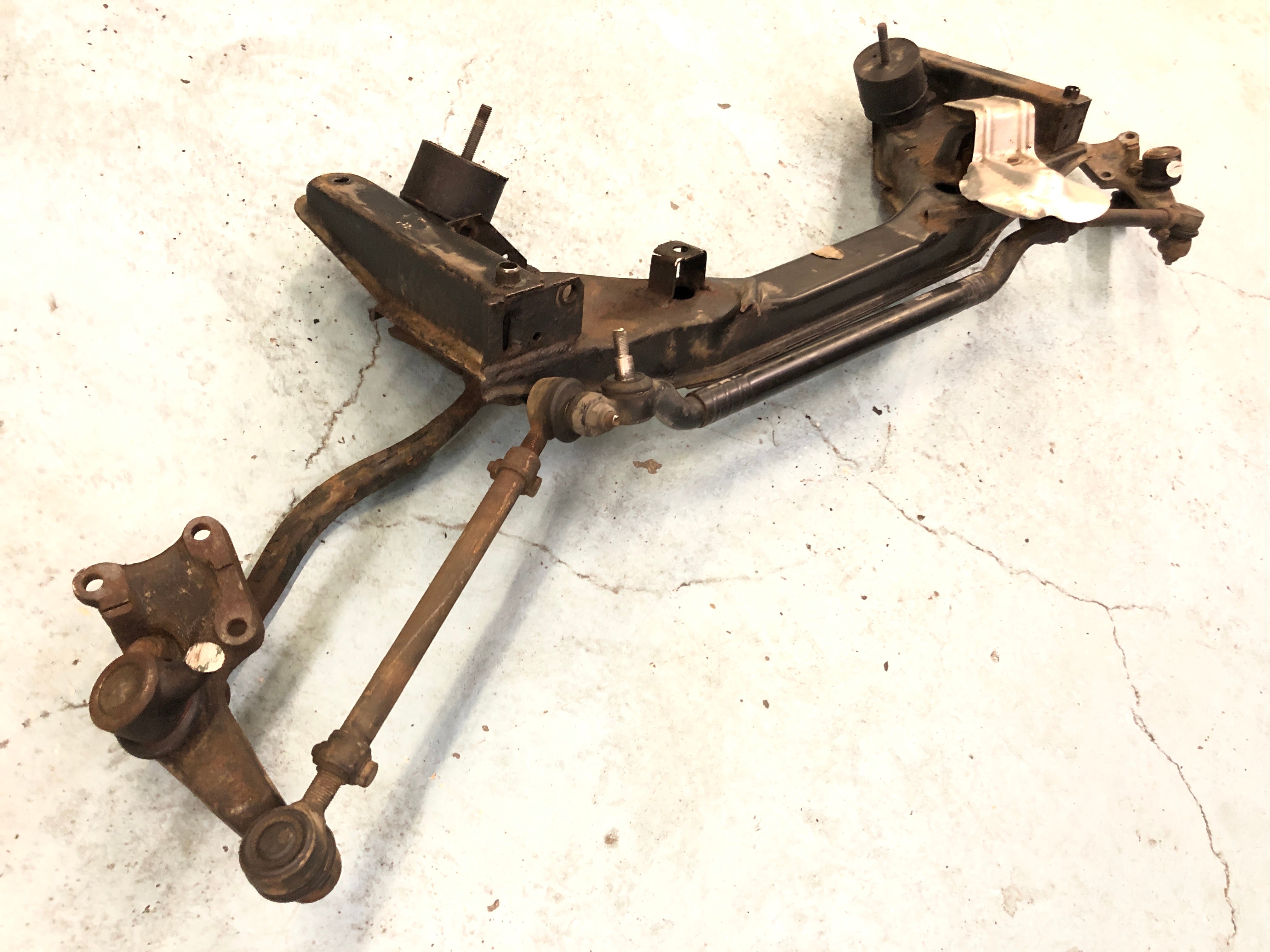 BMW M 535i E28 [1986] - Front axle carrier with tie rods