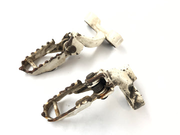 スズキDR 600 SN41A [1986]  - フットレストドライバーのフットレスト左右