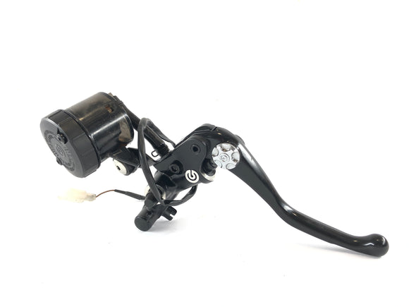 Husqvarna 701 Vitpilen [2018] - Ruční čerpadlo