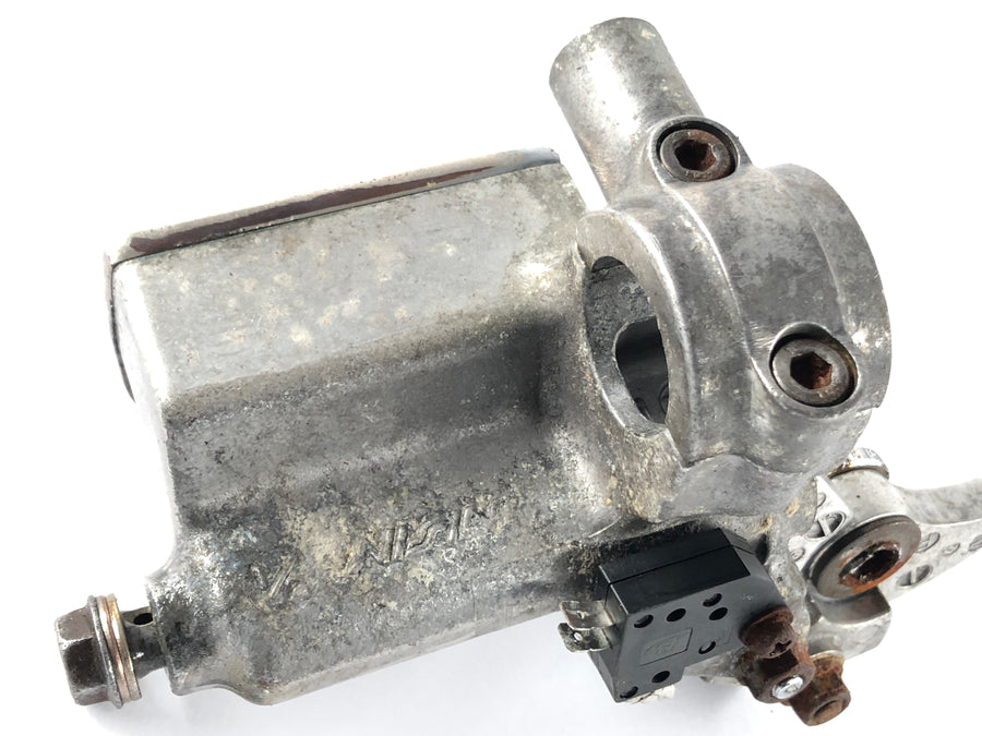 Suzuki Intruder VL 1500 AL [2000] - тормозный насос впереди