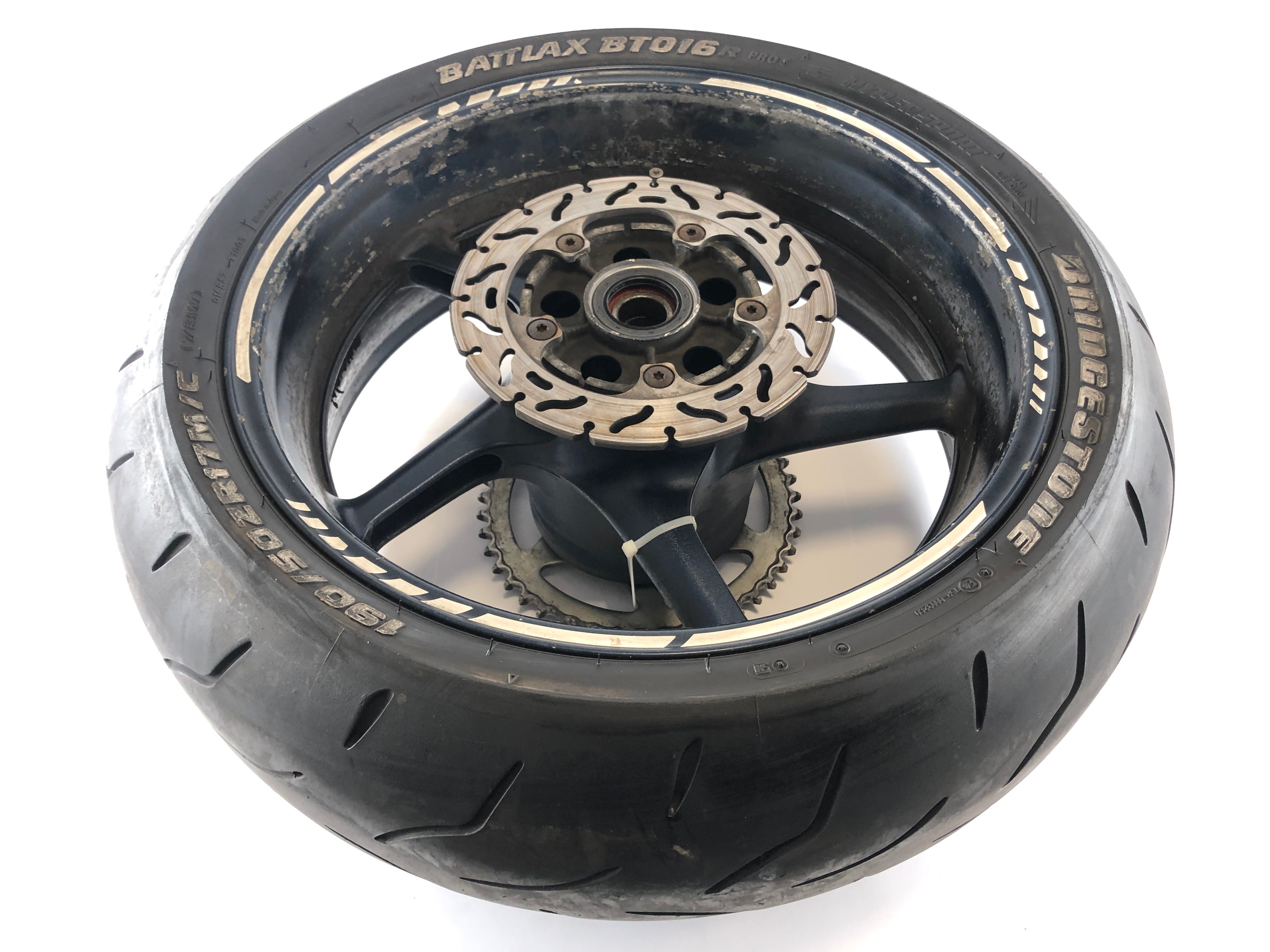 Yamaha YZF R1 RN12 [2005] - Rear wheel rim with paint damage