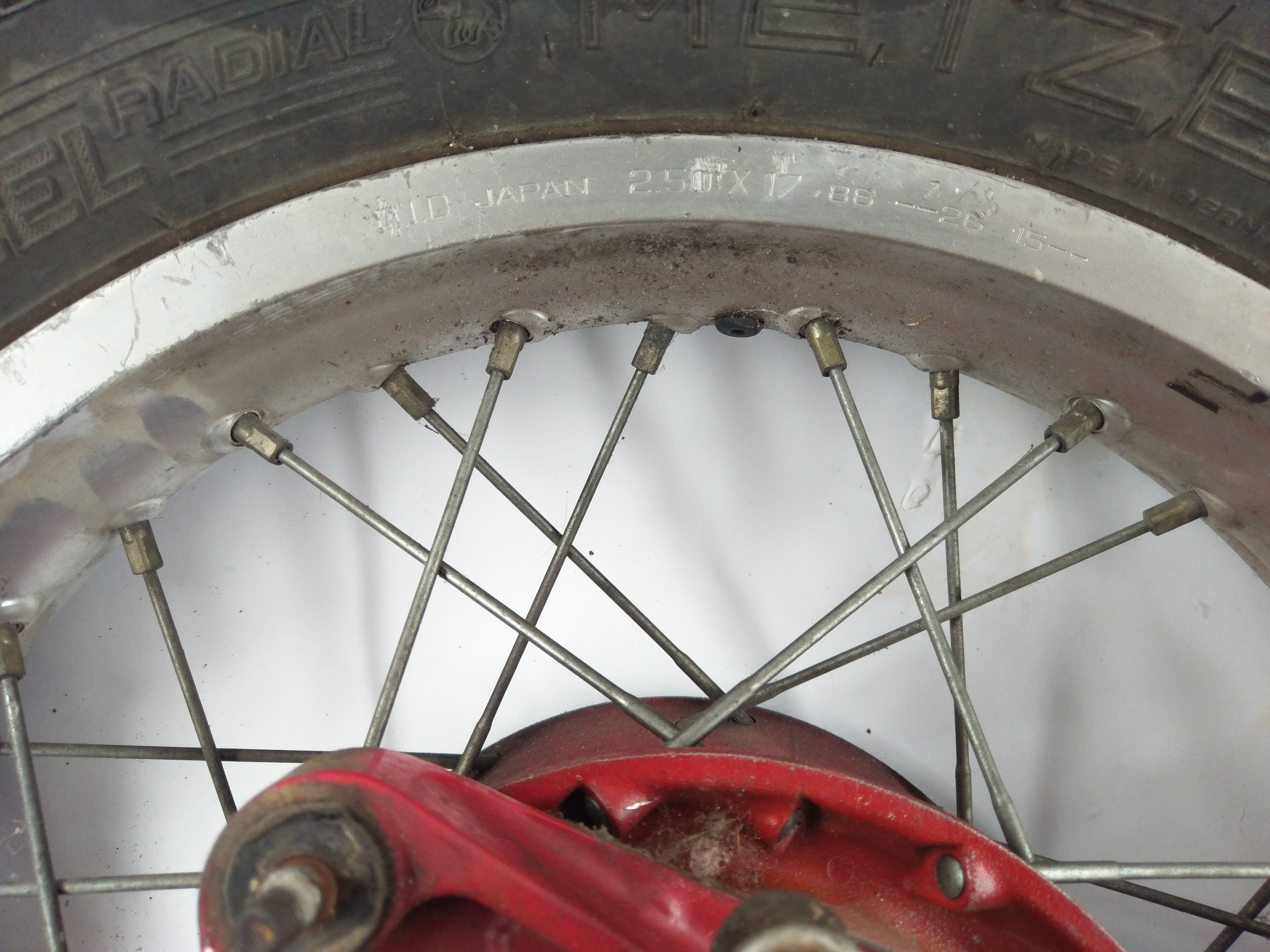 Honda XLV 750 R RD01 [1983] - Rear wheel 17" with brake drum rim