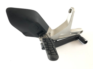 Husqvarna 701 Vitpilen [2018] - Footer del conducente a destra con supporto e pedale del freno