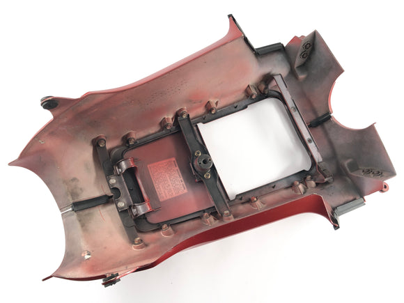 Honda Goldwing GL 1200 SC14 [1991] - Облицовка посередине перед сиденьем с помощью клапана бака